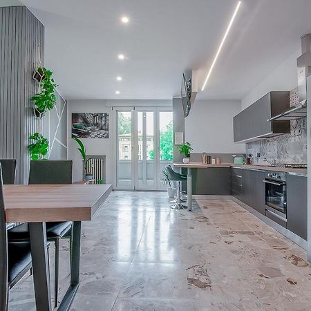 Alle Porte Del Centro - Guest House - Reggio Emilia - Ingresso Centro Storico - Parcheggio Gratuito ภายนอก รูปภาพ